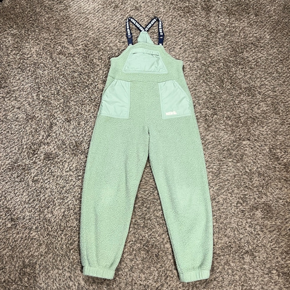 Nike Sportswear Sherpa Fleece Overalls Womens Green Plush Bib FJ6157-343 L